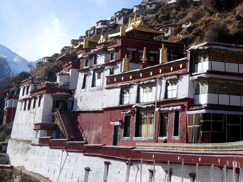 Monasterio Drigung, monasterio tibetano famoso por realizar entierros celestiales